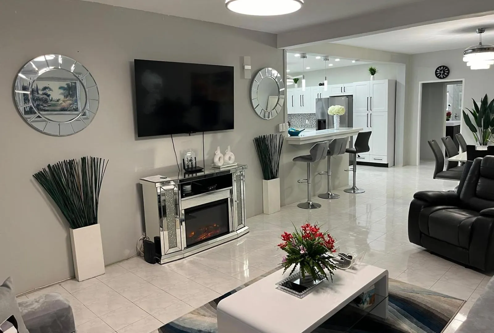 Gated 3 Bedroom In Tower Isle